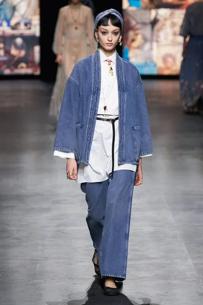 Look 43